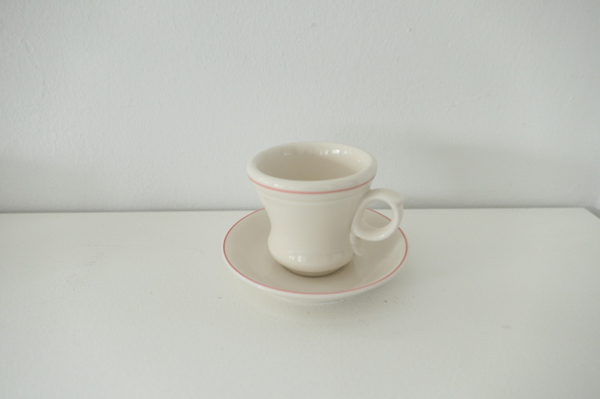 Le petit déjeuner red line cup and saucer set (레드)